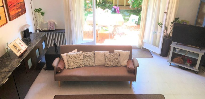 Encantadora casa con jardín, en Can Roses