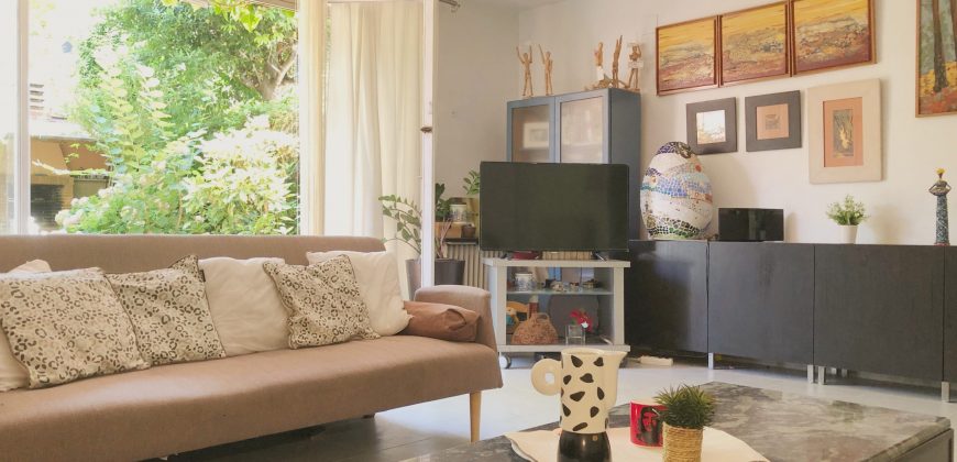 Encantadora casa con jardín, en Can Roses