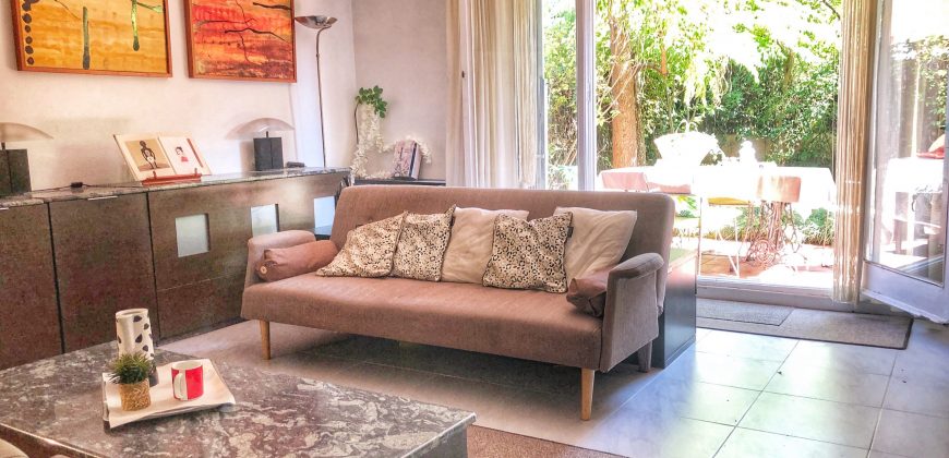 Encantadora casa con jardín, en Can Roses