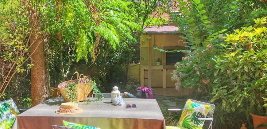 Encantadora casa con jardín, en Can Roses