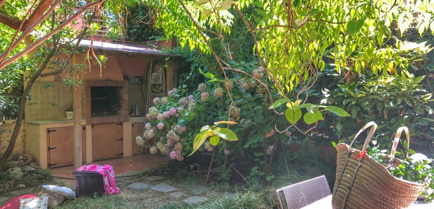 Encantadora casa con jardín, en Can Roses