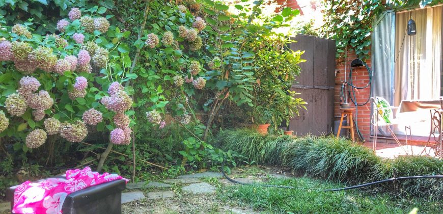 Encantadora casa con jardín, en Can Roses