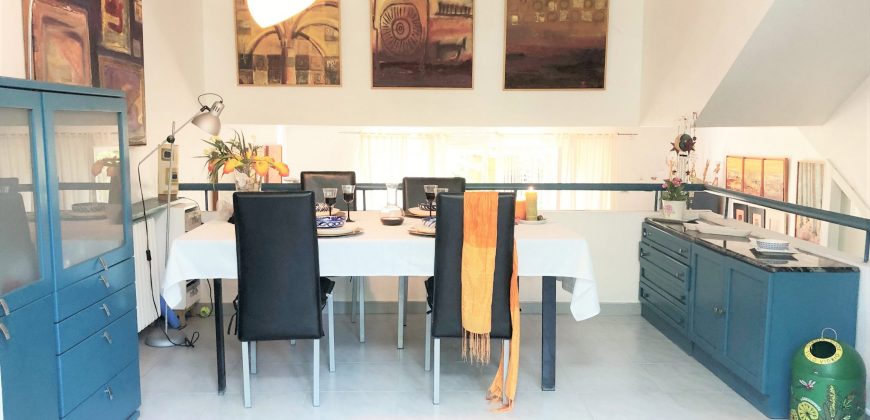 Encantadora casa con jardín, en Can Roses