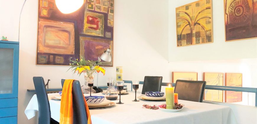 Encantadora casa con jardín, en Can Roses