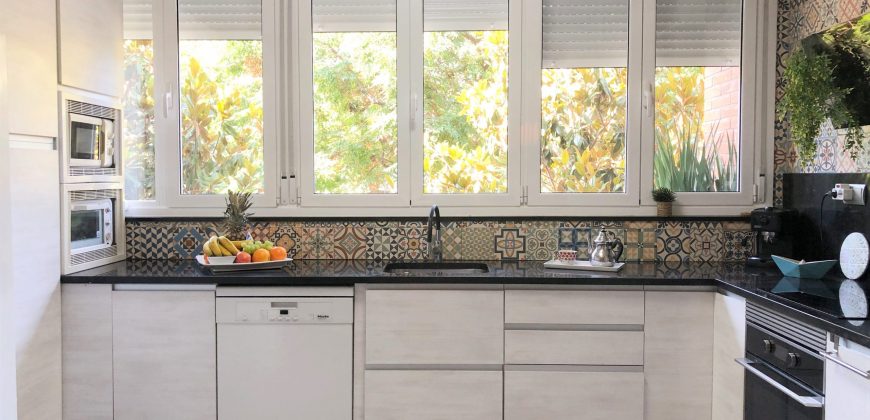 Encantadora casa con jardín, en Can Roses