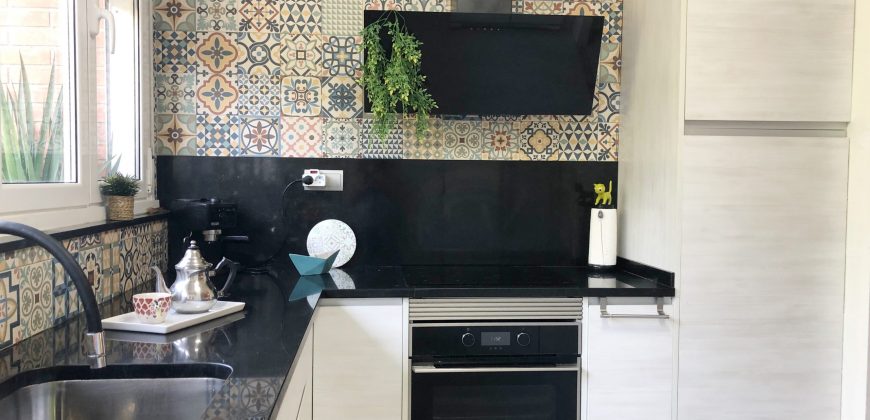 Encantadora casa con jardín, en Can Roses