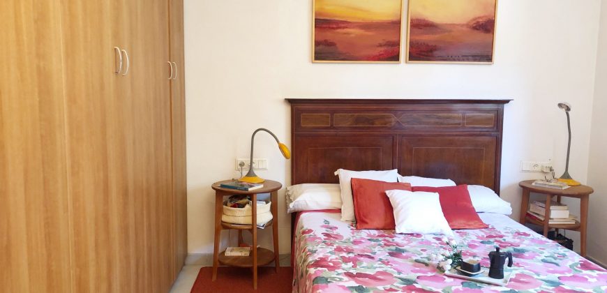 Encantadora casa con jardín, en Can Roses