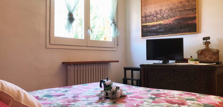 Encantadora casa con jardín, en Can Roses