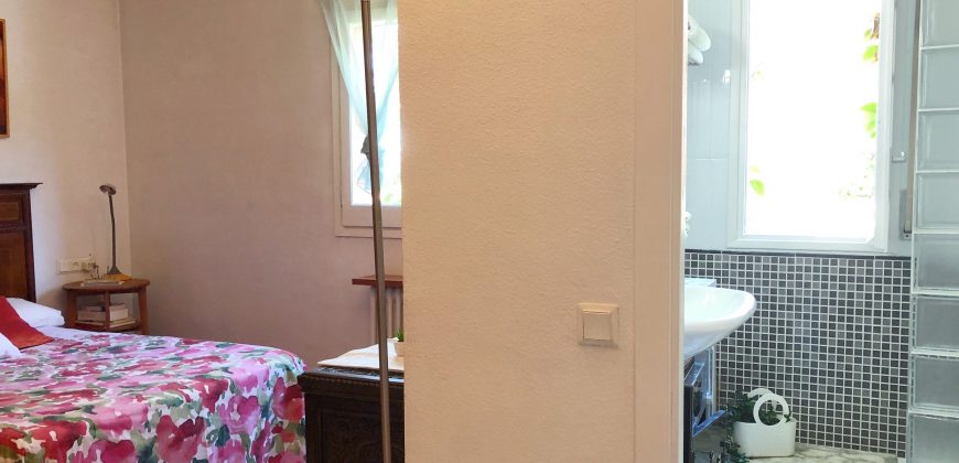 Encantadora casa con jardín, en Can Roses