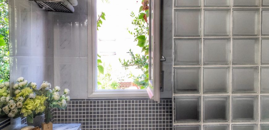 Encantadora casa con jardín, en Can Roses