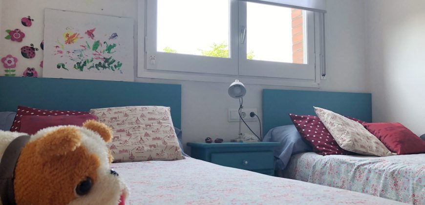 Encantadora casa con jardín, en Can Roses