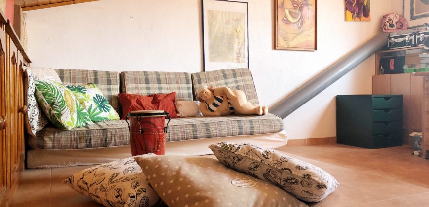 Encantadora casa con jardín, en Can Roses