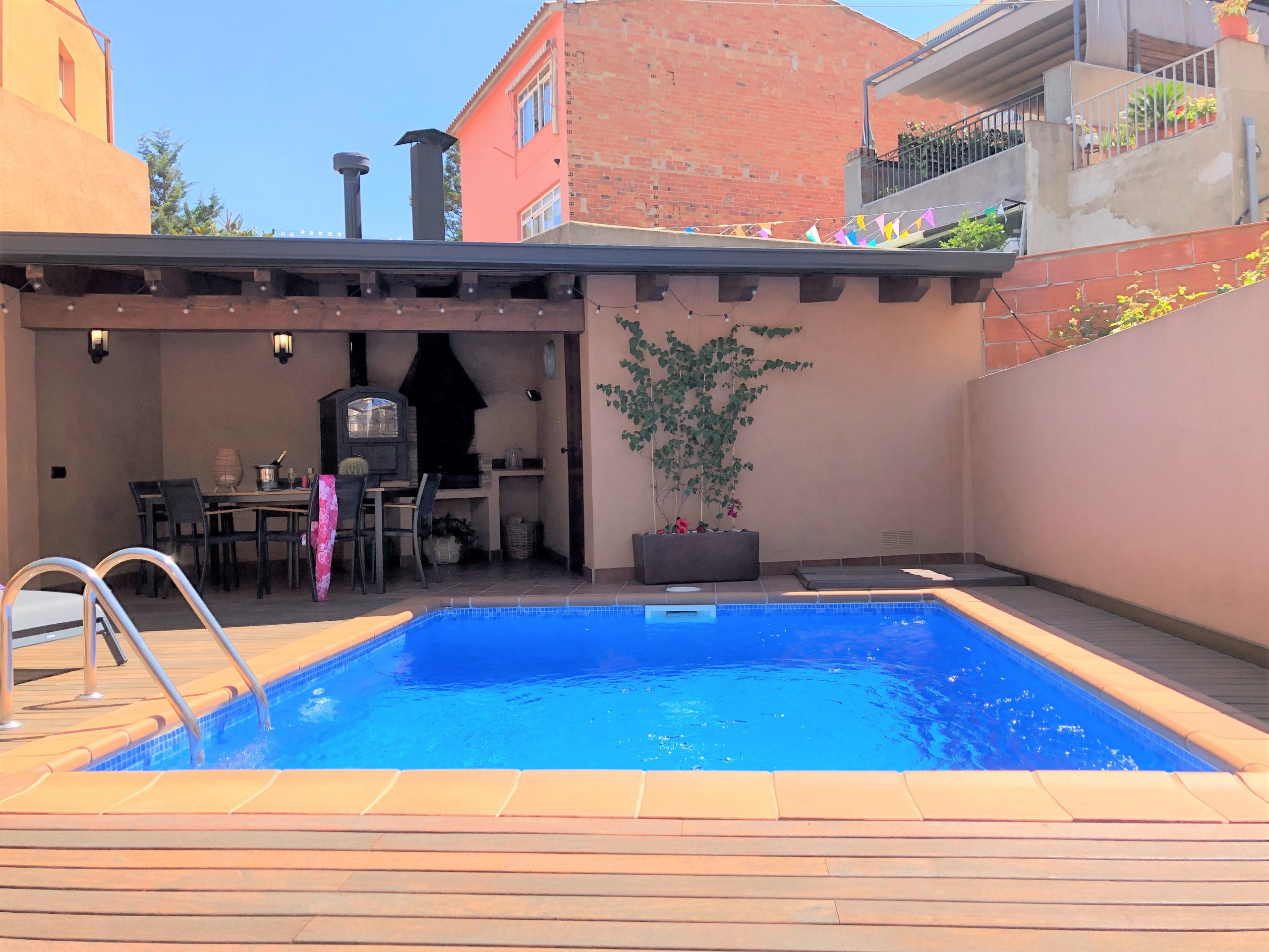 Casa con piscina, ideal para dos familias!!