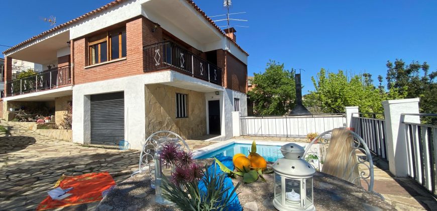 Casa en Can Mir en una sola planta, con jardín y piscina