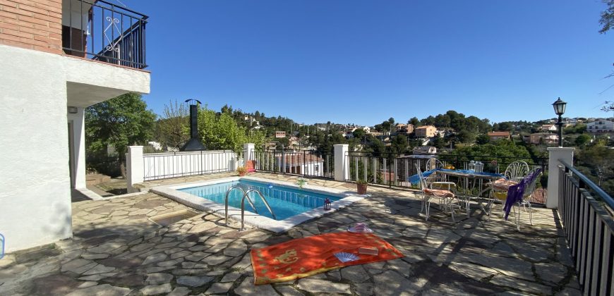 Casa en Can Mir en una sola planta, con jardín y piscina