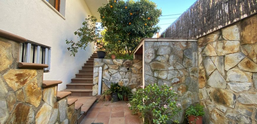 Casa en Can Mir en una sola planta, con jardín y piscina