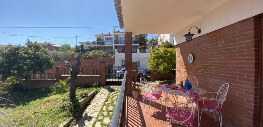 Casa en Can Mir en una sola planta, con jardín y piscina