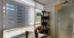 Piso totalmente exterior con balcón