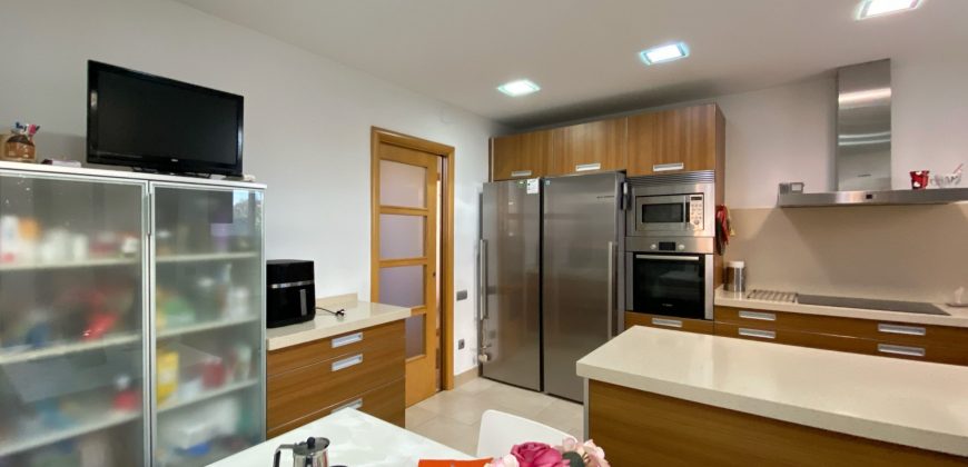 Impecable casa unifamiliar en Vallés Park